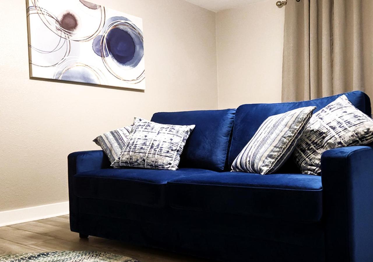 Beautiful Guesthouse, Sleeps 4 - Kitchen, Private Laundry, Ac, Parking, 65' Tv, Close To Stores, Restaurants & Beach 롱비치 외부 사진