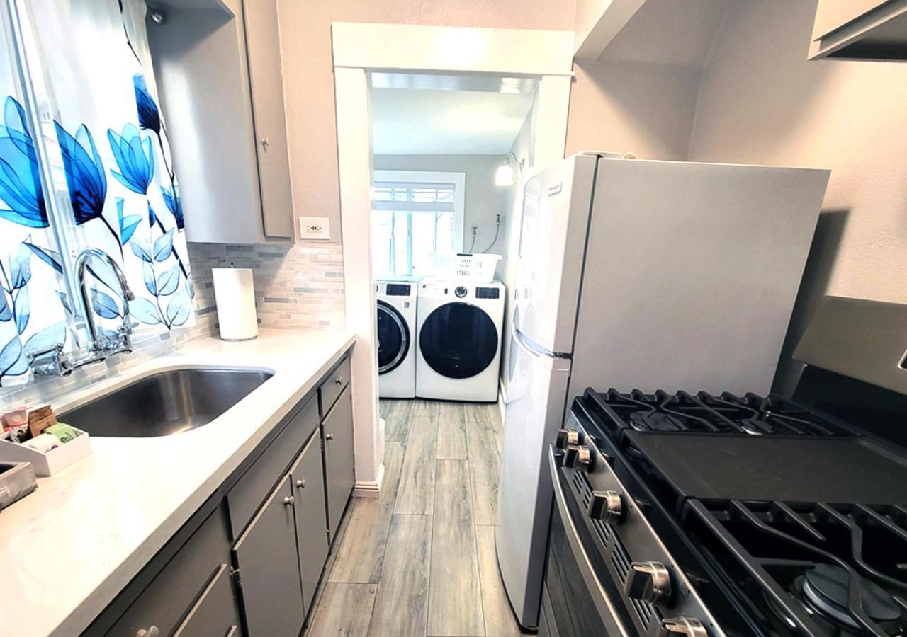 Beautiful Guesthouse, Sleeps 4 - Kitchen, Private Laundry, Ac, Parking, 65' Tv, Close To Stores, Restaurants & Beach 롱비치 외부 사진