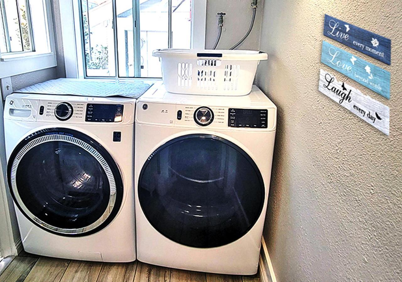 Beautiful Guesthouse, Sleeps 4 - Kitchen, Private Laundry, Ac, Parking, 65' Tv, Close To Stores, Restaurants & Beach 롱비치 외부 사진